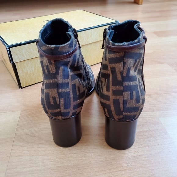 Shoes 👞 - Picture 3 of 4